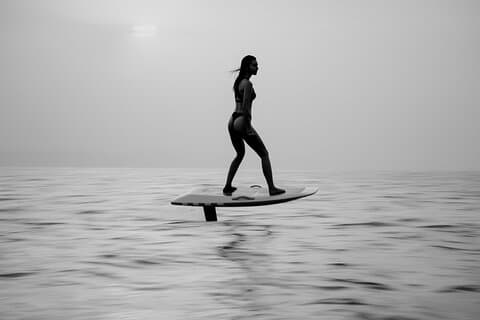 Malmö: E-foil-fly above the water with a electric surfboard