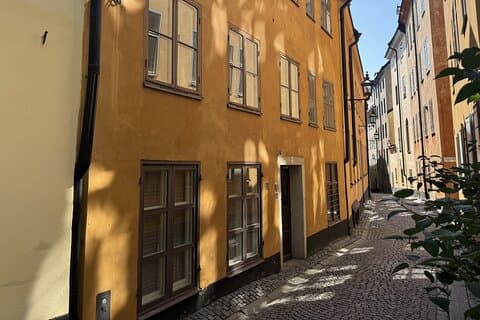 Baggensgatan 21, Frida and Benny moved here in late 1974.