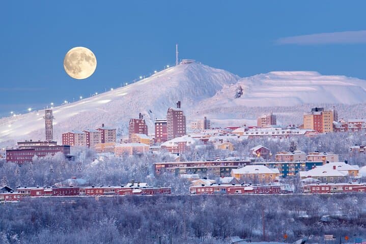 Kiruna City Tour. Guided Sightseeing Minivan Tour.
