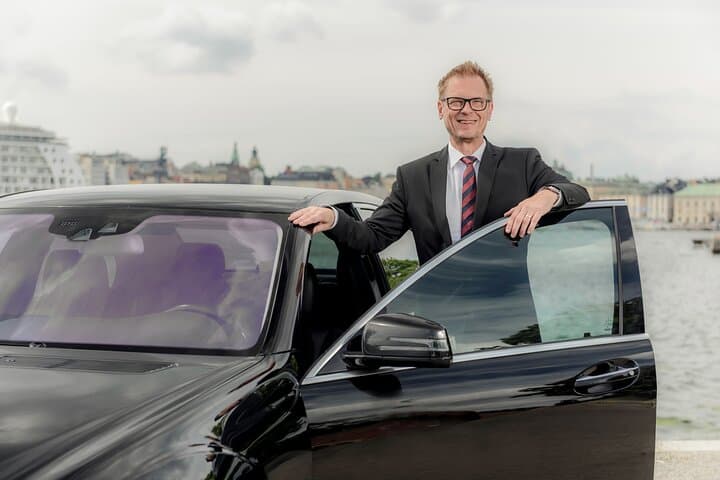 Airport Limousine Transfer: Arlanda Airport to Seaport Stockholm 1-7 Passengers