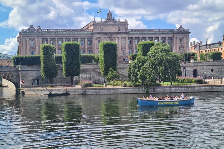 Open Electric Boat Ride in Stockholm with Live-Guide