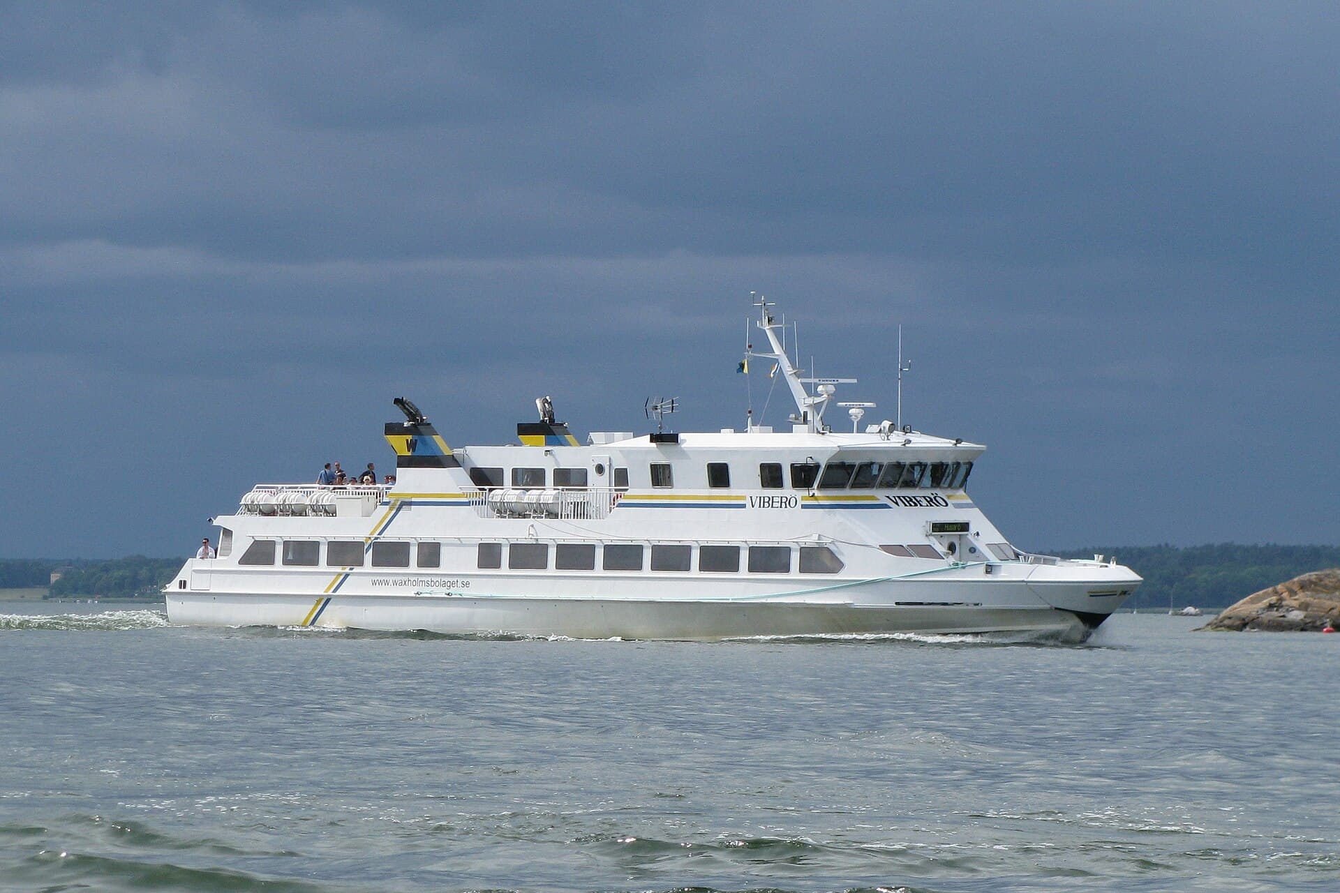 Waxholmsbolagets M/S Viberö i Lindalssundet, Stockholms skärgård