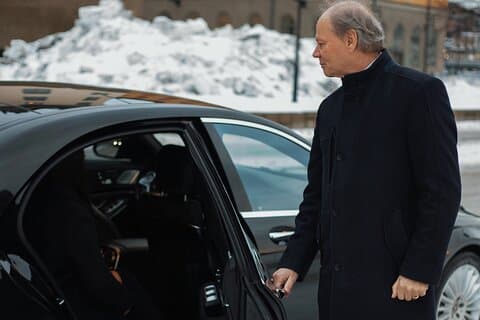 Airport Limousine Transfer: Arlanda Airport to Seaport in Stockholm 1-3 passengers