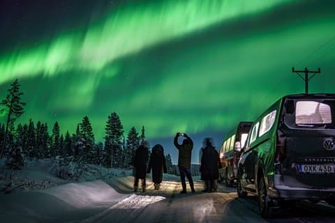 Kiruna: Aurora Chase with Street Food Dinner & Nature Guides