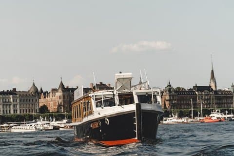 Electric Boat Ride in Stockholm with Live-Guide