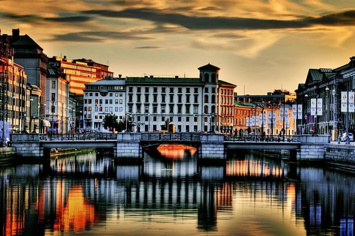 Gothenburg Private Transfer from Central Gothenburg to Gothenburg Airport
