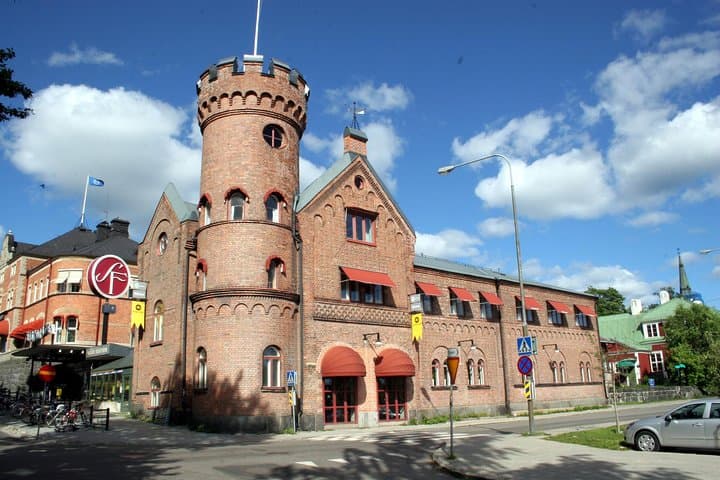 Umea Private Transfer from Umea (UME) Airport to City centre