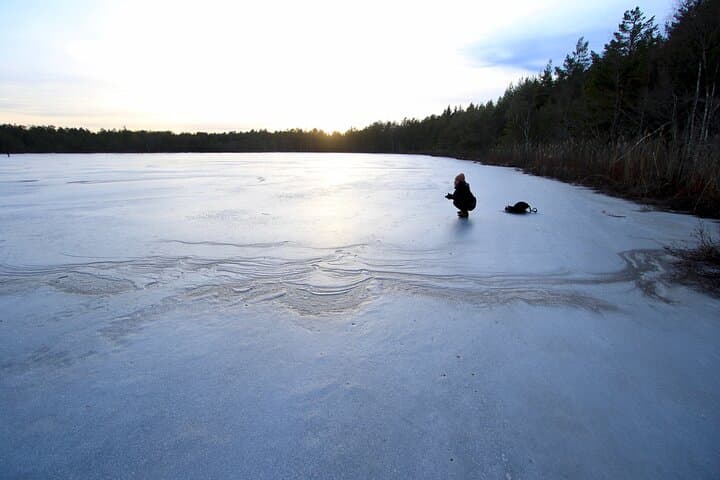 Stockholm Nordic Ice Skating with Campfire Lunch – Beginners