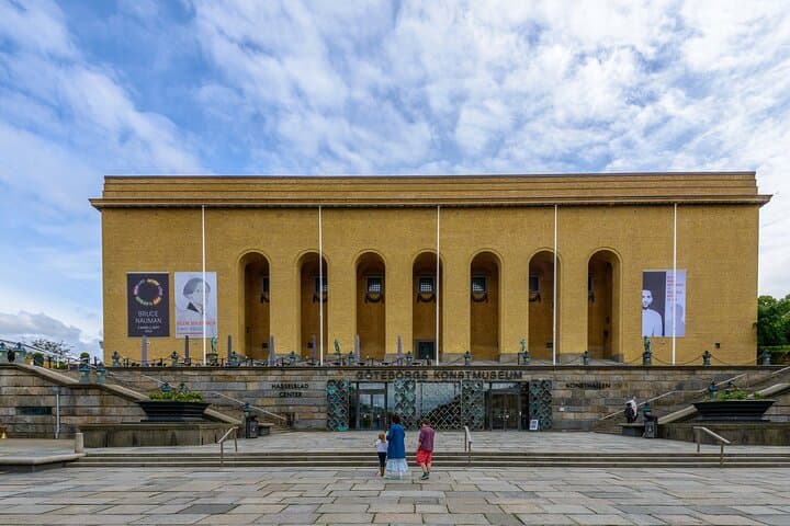Private Cultural Walking Tour in Gothenburg with Poseidon