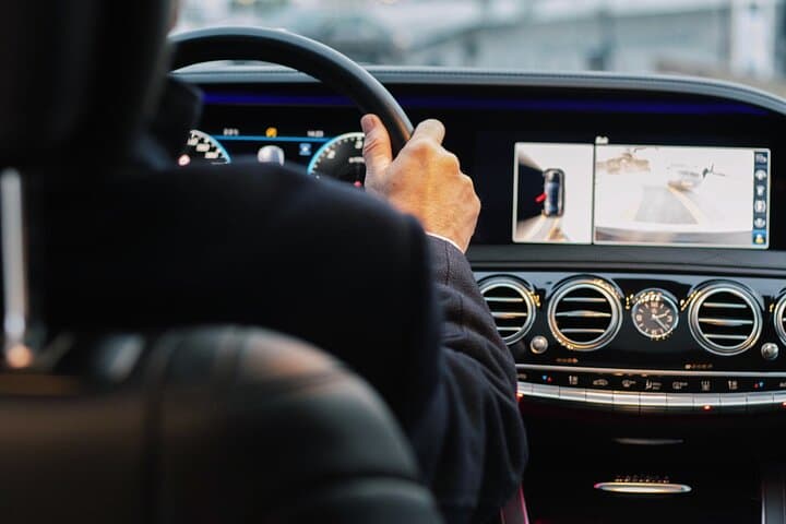Airport Limousine Transfer: Arlanda Airport to Seaport in Stockholm 1-3 passengers