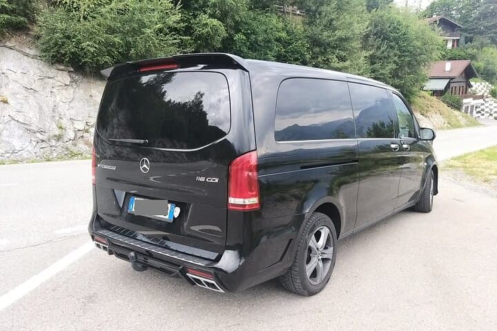 Stockholm Arlanda Airport (ARN) to Stockholm City - Round-Trip Private Transfer