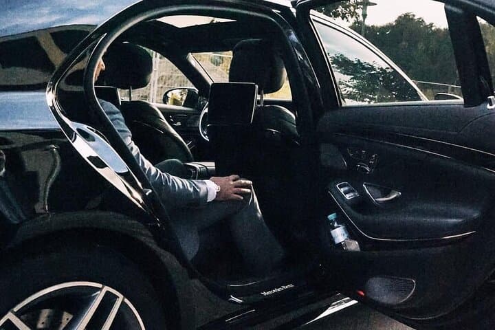 Departure Transfer: Gothenburg to Airport GOT by Business Car