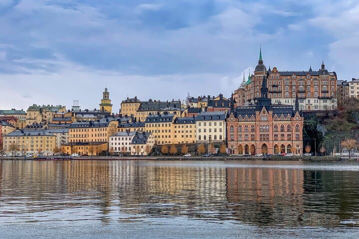 Stockholm: Old Town and City Guided Walking Tour