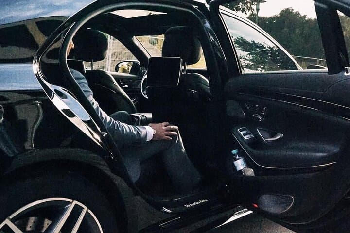 Airport Transfer: Stockholm to Airport ARN by Business Car