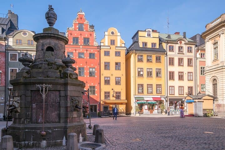 Snaps, Hygge and Nightlife Tour in Stockholm Old Town Bars