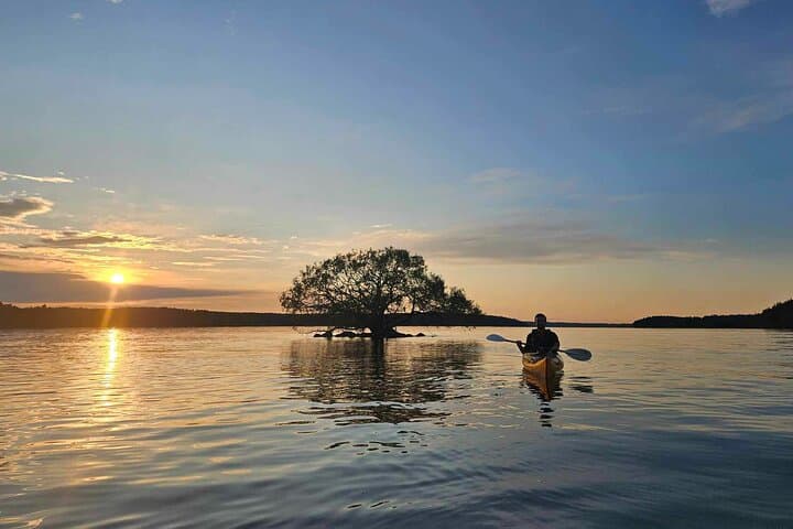 Sunset kayak tour with fika on Stockholms lakeside