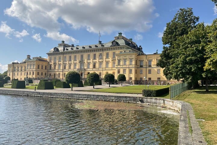 Drottningholm Palace private VIP tour by limousine car