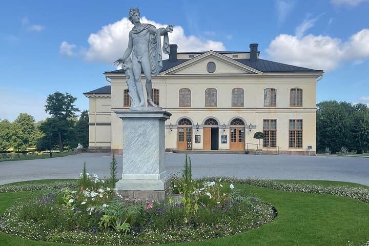 Drottningholm Palace private VIP tour by limousine car