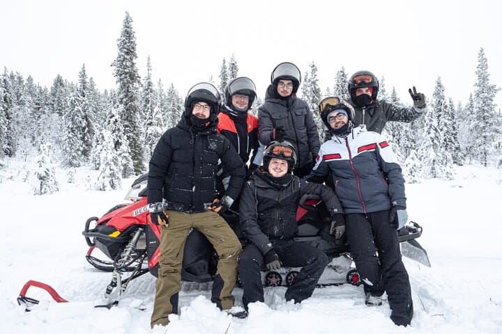 Lapland's Wilderness 32 km Snowmobile Tour
