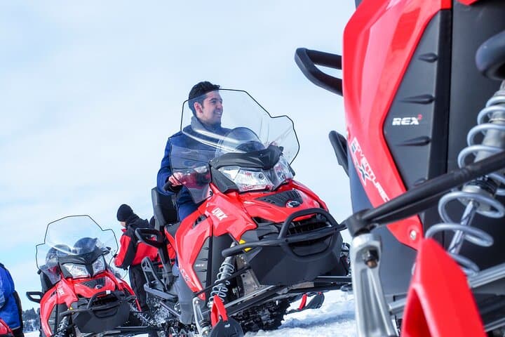 Lapland's Wilderness 32 km Snowmobile Tour