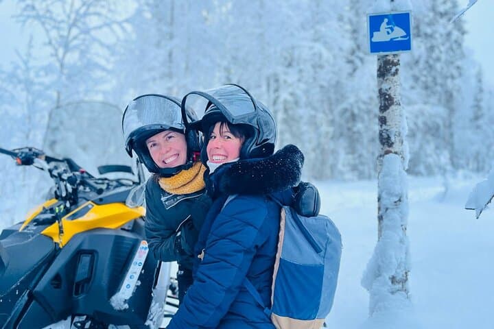 Private snowmobile day tours