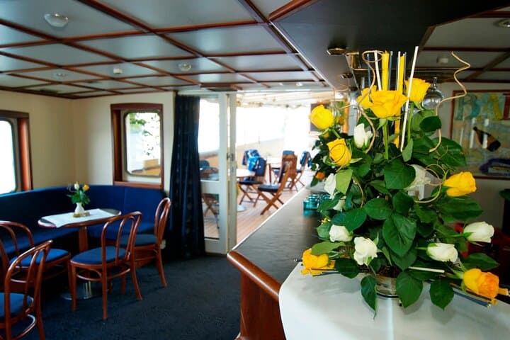 Stockholm: 2h Old Town Walking Tour + 2.5h Archipelago Cruise