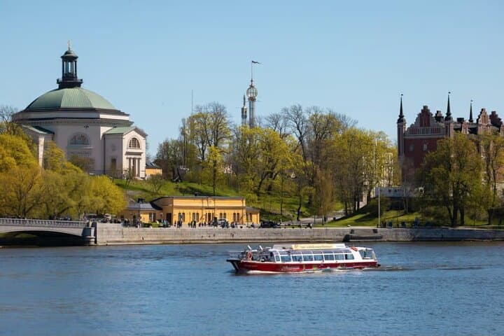 Stockholm Pizza Cruise - Explore Stockholm's Waterways