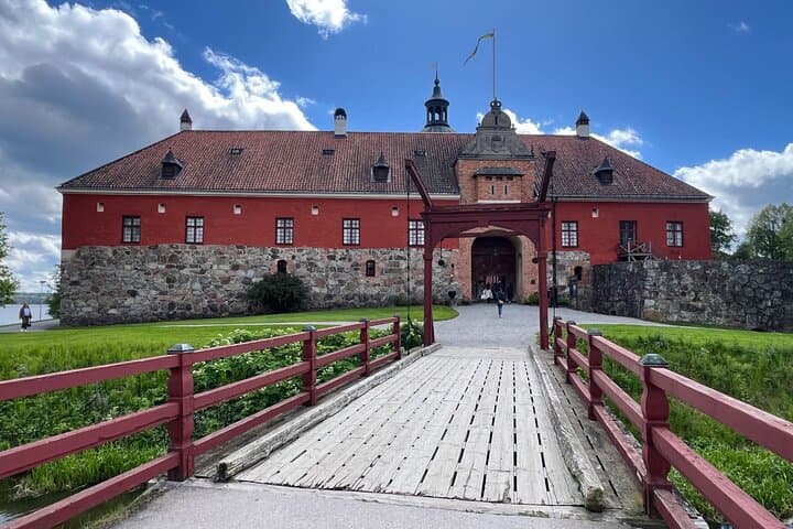 Gripsholm and Drottningholm Palace VIP Castle Tour in Luxury Car