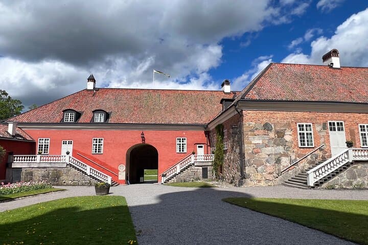 Gripsholm and Drottningholm Palace VIP Castle Tour in Luxury Car