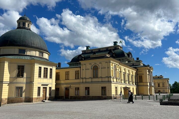 Private Guided Tour Drottningholm Palace by VIP car