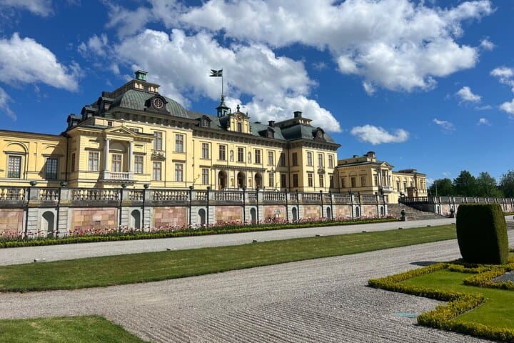 Private Guided Tour Drottningholm Palace by VIP car