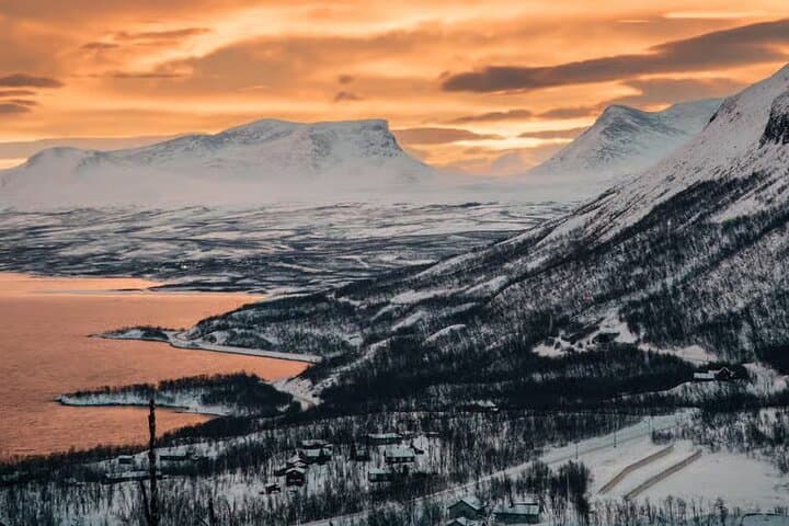 Abisko Daytime Photo Hike Snowshoe Adventure Tour