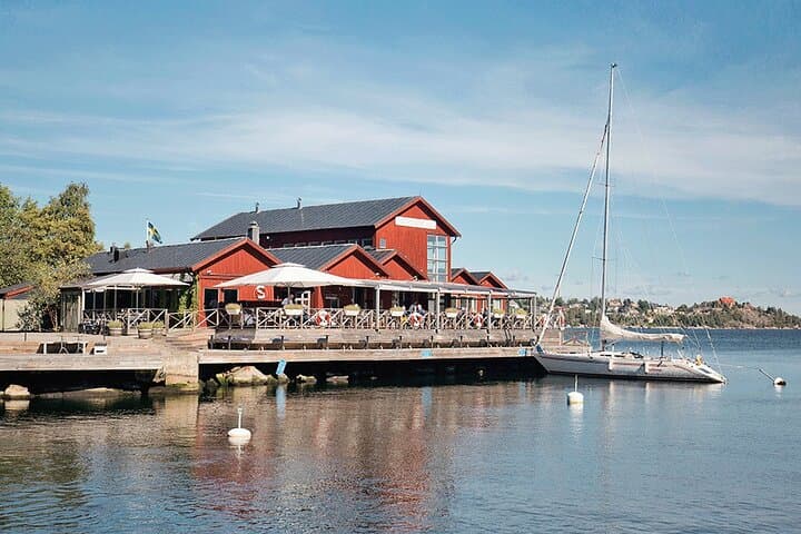 Stockholm Archipelago Highlights by Boat with Guide