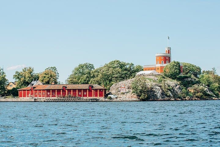 Stockholm Archipelago Highlights by Boat with Guide
