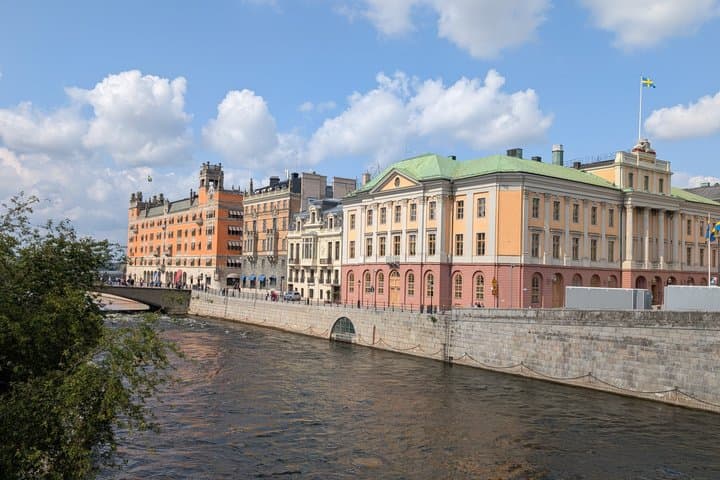 Stockholm Highlights and Cliffside Fika Picknick