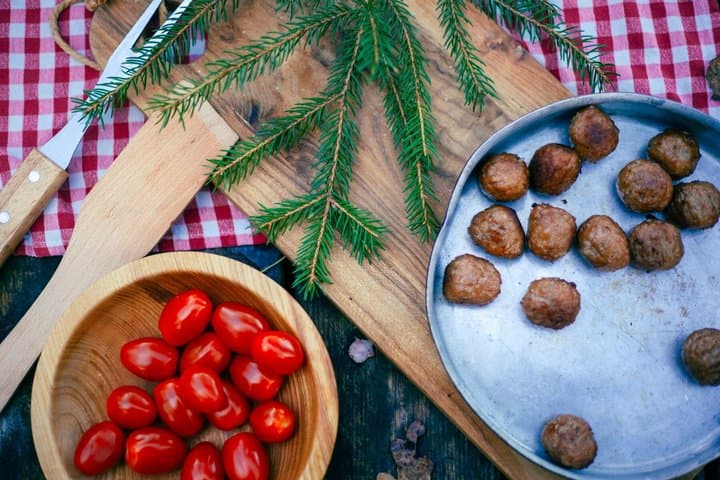 Stockholm: Hike, Forest Lunch and Cold-Water Floating