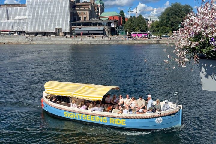 Electric Boat Ride in Stockholm with Live-Guide