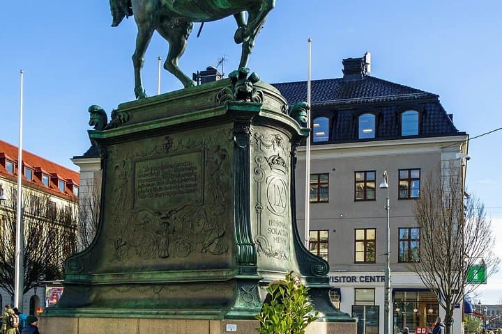 Gothenburg Self Guided Walking Tour Avenyn to Haga Audio Quiz