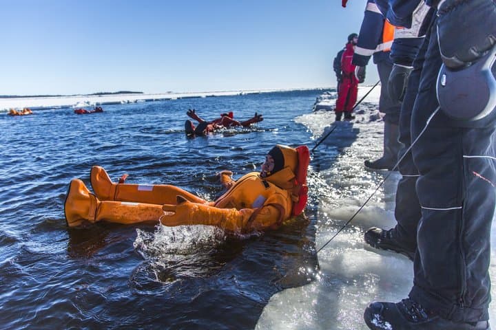 Polar Explorer Icebreaker Cruise with Ice Floating in Luleå