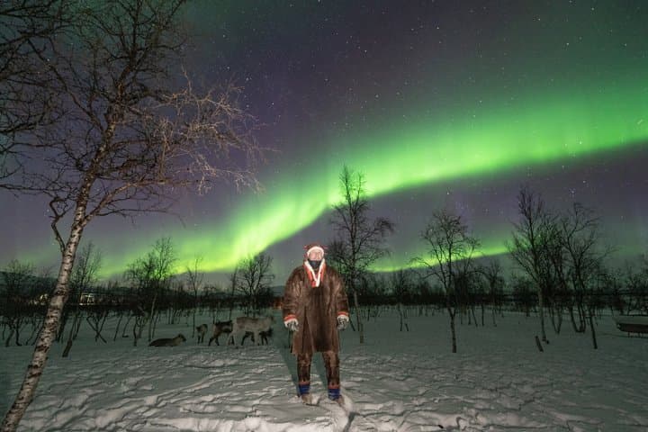 Sami voices (joik) & Northern Lights