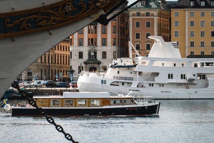 Electric Boat Ride in Stockholm with Live-Guide