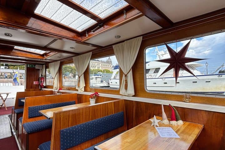 Electric Boat Ride in Stockholm with Live-Guide